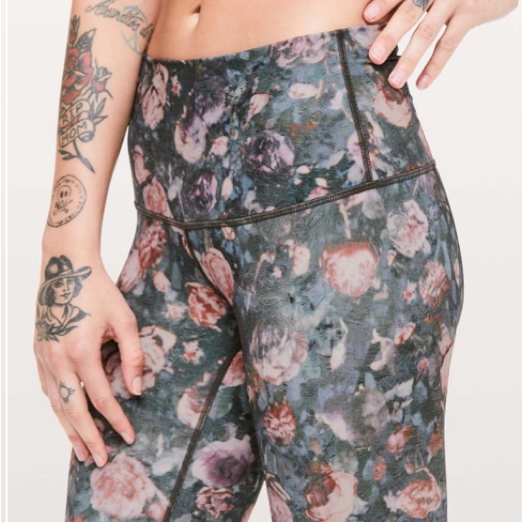 Lululemon Wunder Under Crop II (Special Edition) *Scallop 24" - Picture 3 of 9